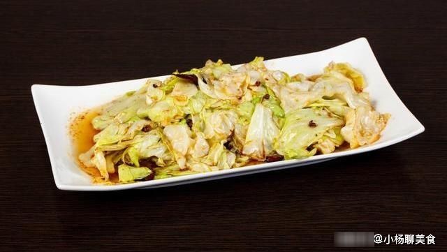 小技巧|炒白菜好吃的诀窍，掌握3个小技巧，白菜脆爽入味，拿肉都不换