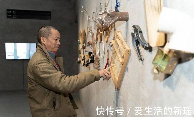 夏娃#疯狂的艺术家何云昌:取出肋骨制成项链,给5位深爱的女人戴上