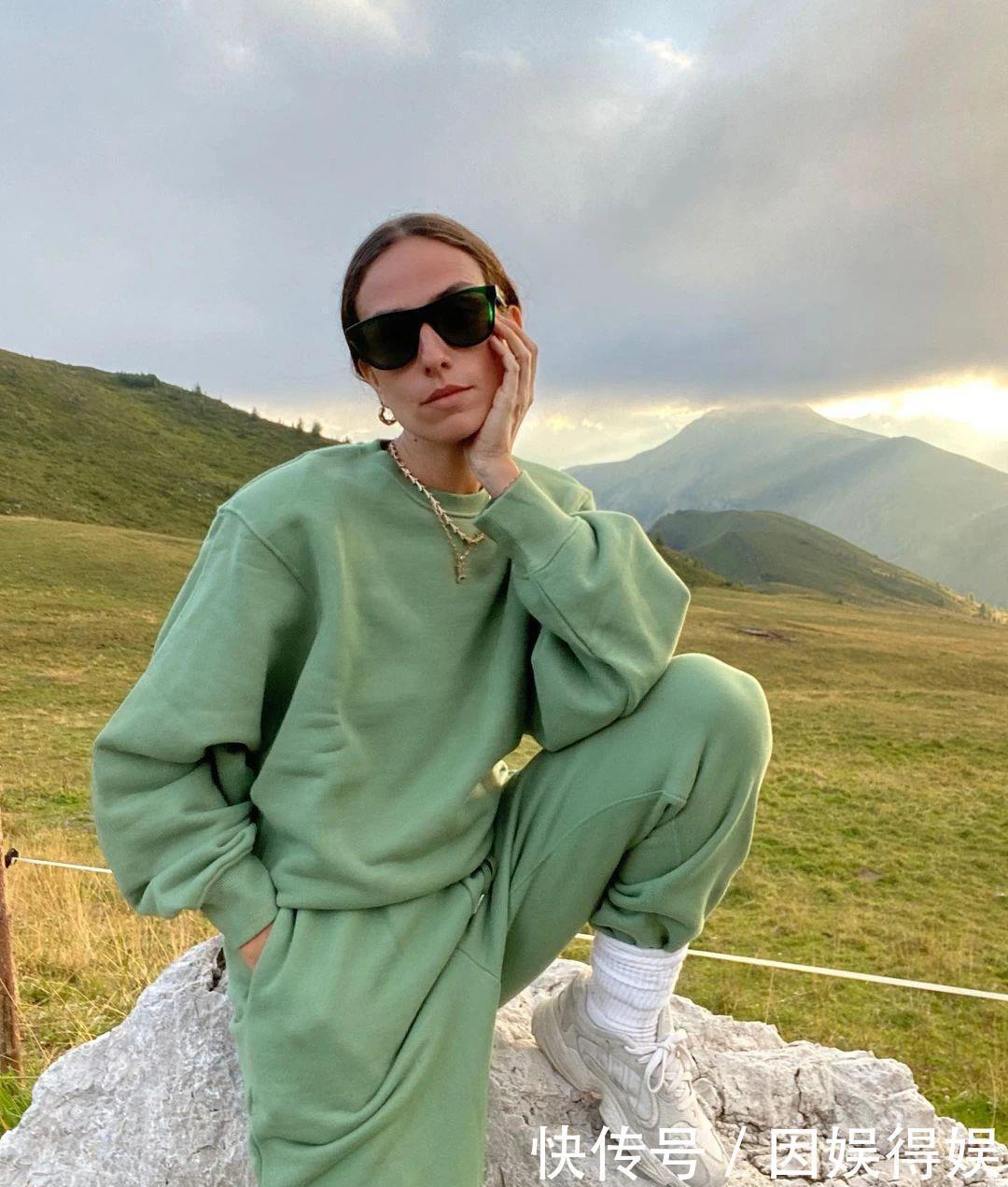 买卫衣就要挑这3个“经典款”,时髦又百搭,穿个十年都不过时!