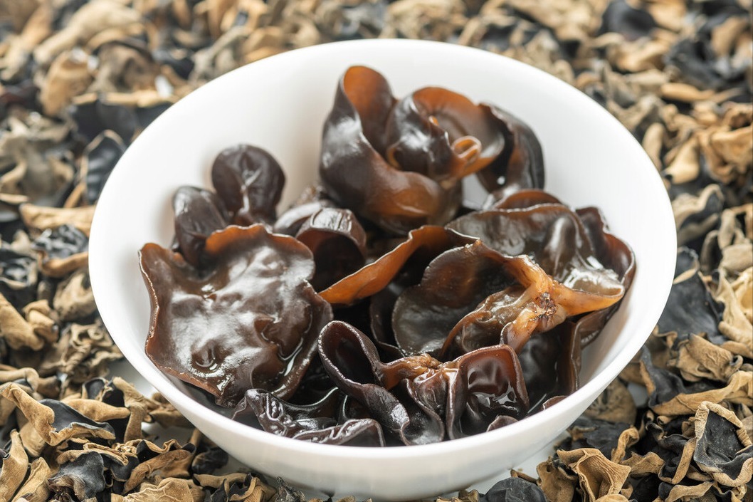 泡木耳,用冷水泡是大错,记住2个诀窍,木耳泡发率高,又好又快!