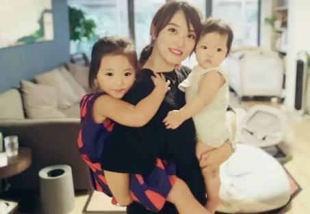 老大|生二胎时,老大栓在医院凳子上,如今准备生三胎,不知哪来的勇气