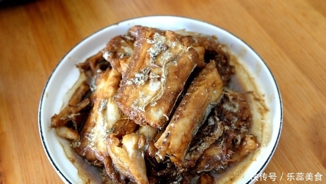 晒一晒四口人的午餐,四个菜,一个汤,花费不到60元,比外卖强