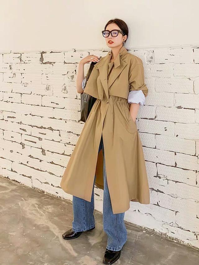 一脚蹬 今秋少穿高跟鞋!现最流行“一脚蹬”配风衣,比高跟鞋有气场