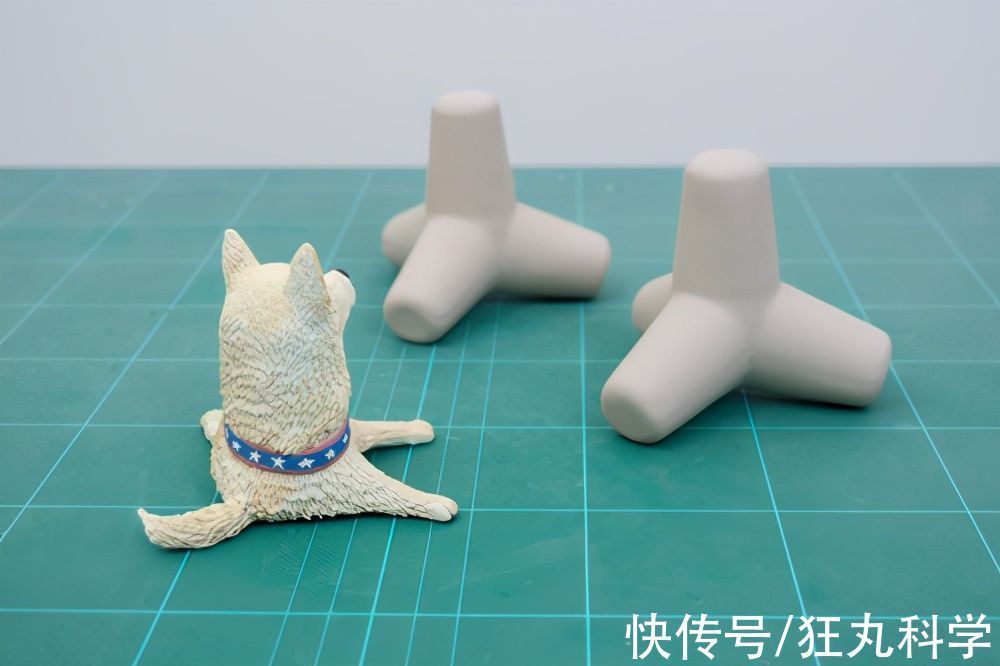 长颈狗|全球的猫都想屏蔽这个日本人,他到底做了多少沙雕手办?