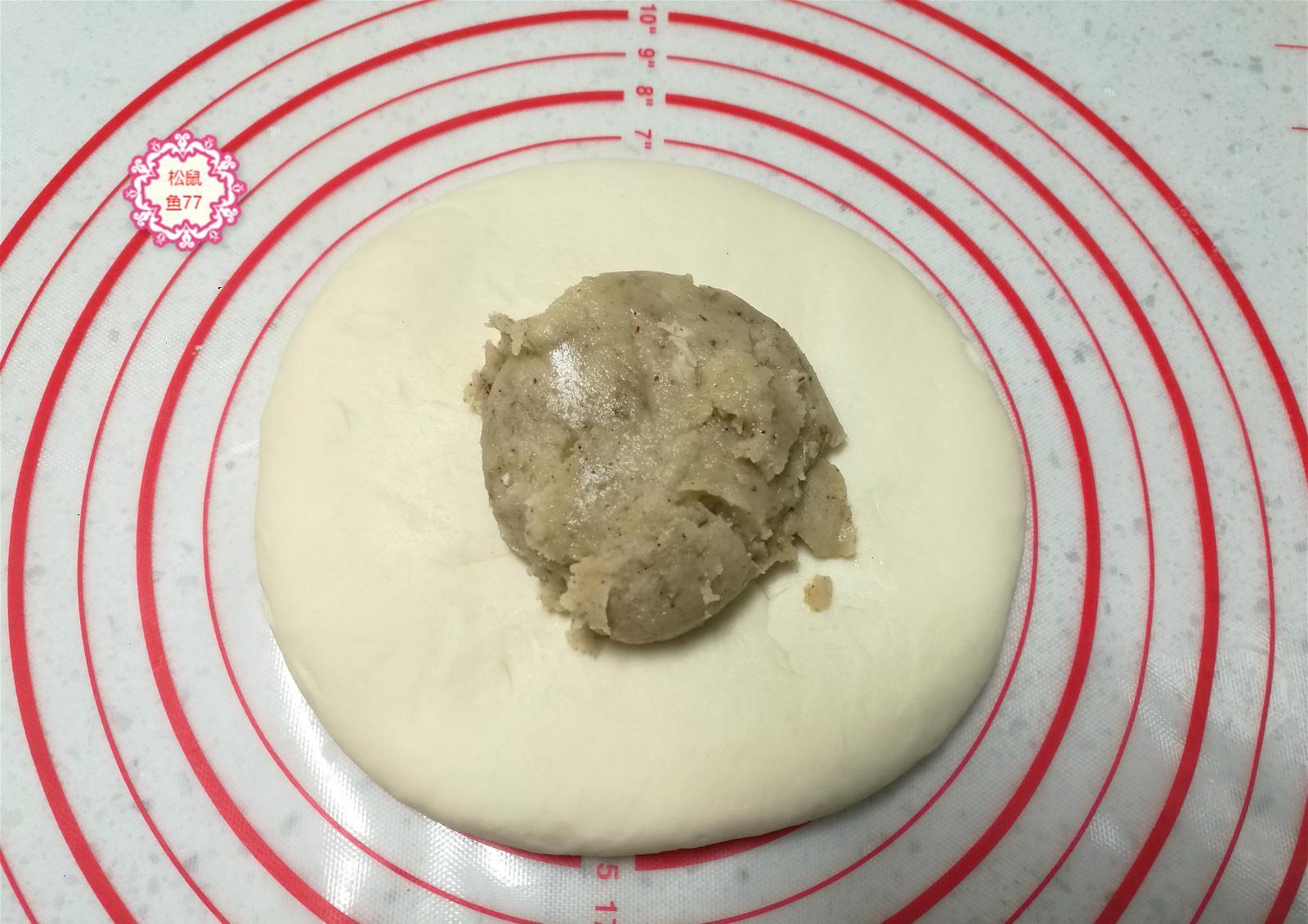 薄薄的皮儿脆脆的壳儿,一捏就碎一碰就掉渣,这个烧饼真香!