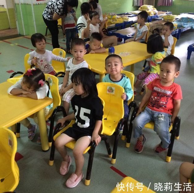 私立幼儿园|私立幼儿园午睡实拍图,看完后,家长给孩子买衣服还只图好看吗?