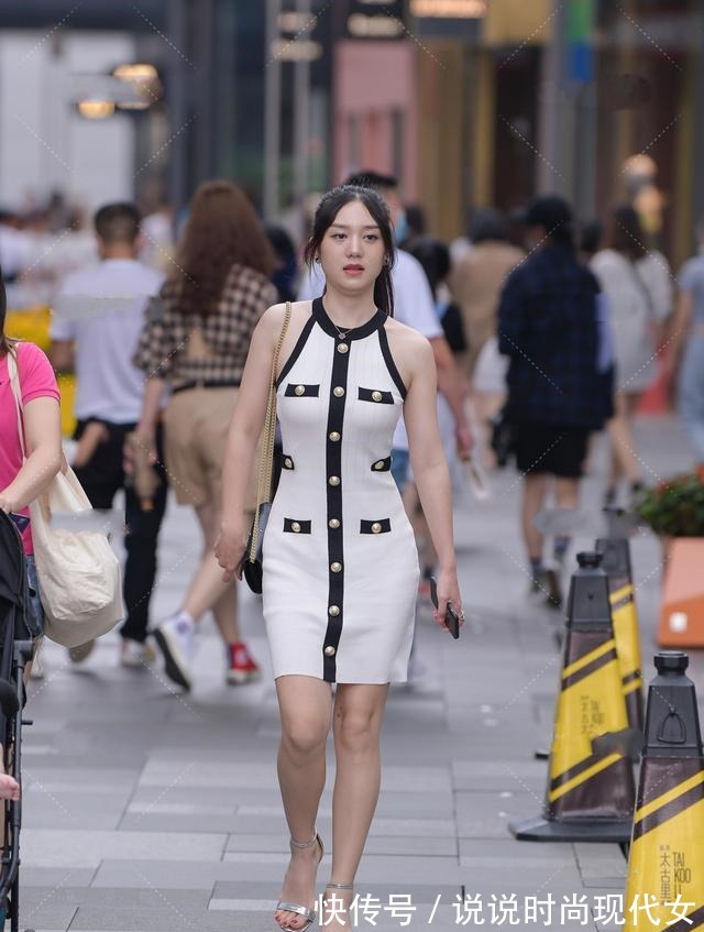 法式 法式名媛风针织连衣裙搭配银色高跟鞋,简约贵气,复古时尚!