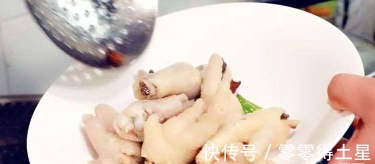 简单几步教你做家常红烧鸡脚，软糯鲜香，好吃到停不下来！