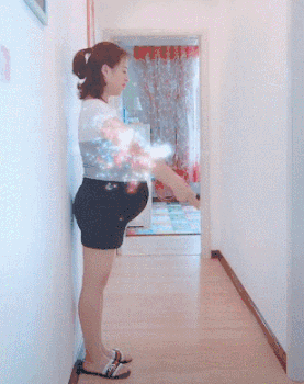 |搞笑GIF趣图:高一时,同桌是一位漂亮可爱的小女生