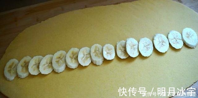 面饼|香蕉不要直接吃,加1碗玉米面,粗粮细做,比买的面包好吃