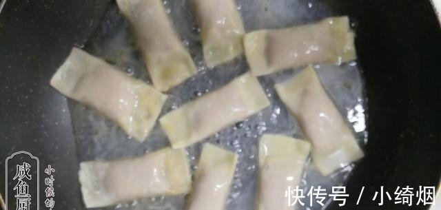 大锅|馄饨皮换个吃法,金黄酥脆,鲜美入味,小伙自己吃两大锅
