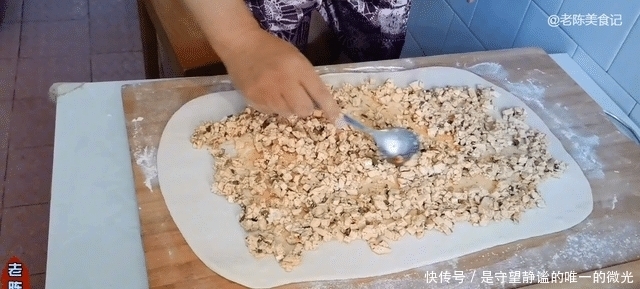 老陈美食:发面配豆腐做花卷,松软简单美味,老少皆宜