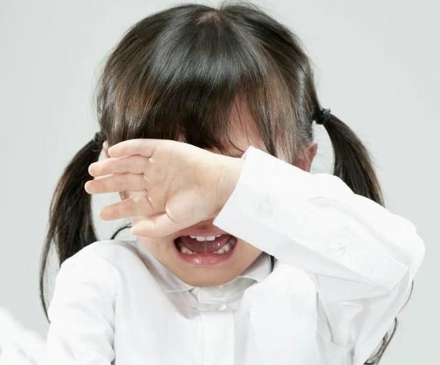玩具|孩子哭闹时，吼、哄、冷处理都不合适，建议使用“情绪五步法”！