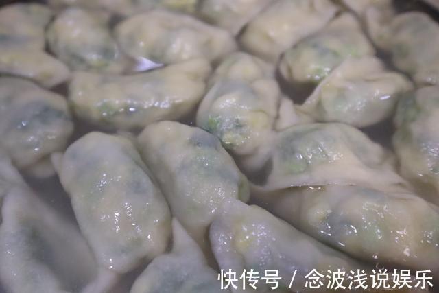 天一冷就馋热腾腾的饺子，这两种素菜做馅料，比肉馅还好吃