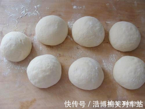 小苏打|蒸馒头可别只加酵母，多放3味料，30分钟就发满盆，软暄有嚼劲