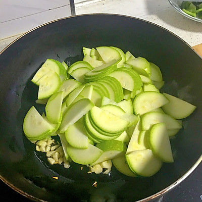西葫芦炒虾皮