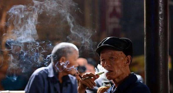 运动|患有高血压，别只顾着吃药，5个错误习惯不改，血压想降也难