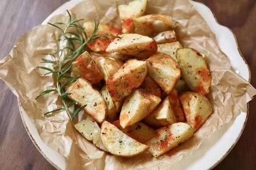 搅拌均匀|不用一滴油做薯角，外酥里嫩，香味四溢，4个土豆做完吃不了