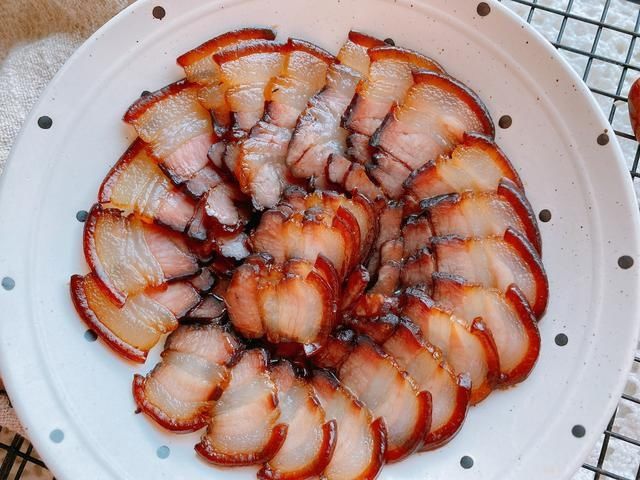 几十年的酱油肉配方,4个技巧,咸度适中,色泽红亮比腊肉更好吃
