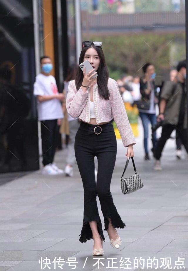 搭配|简约穿搭黑色打底喇叭裤，搭配吊带和小开衫，活出精致女孩的样子