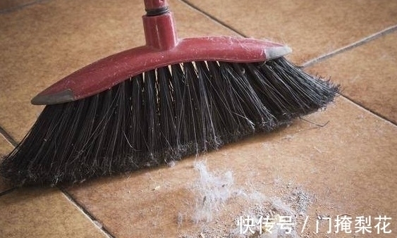 屋内几天不打扫就会出现很多毛毛，是怎么产生的？有何办法减少？