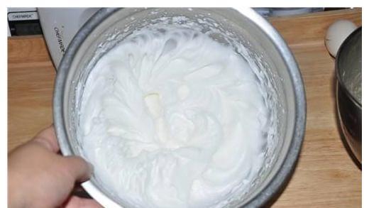 模具|它轻盈Q软，入口即化，一口气吃几个都不腻，是午后必备甜品！