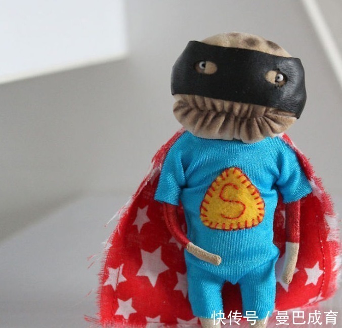 美女&俄罗斯美女手工艺术家和她独特的玩偶们!