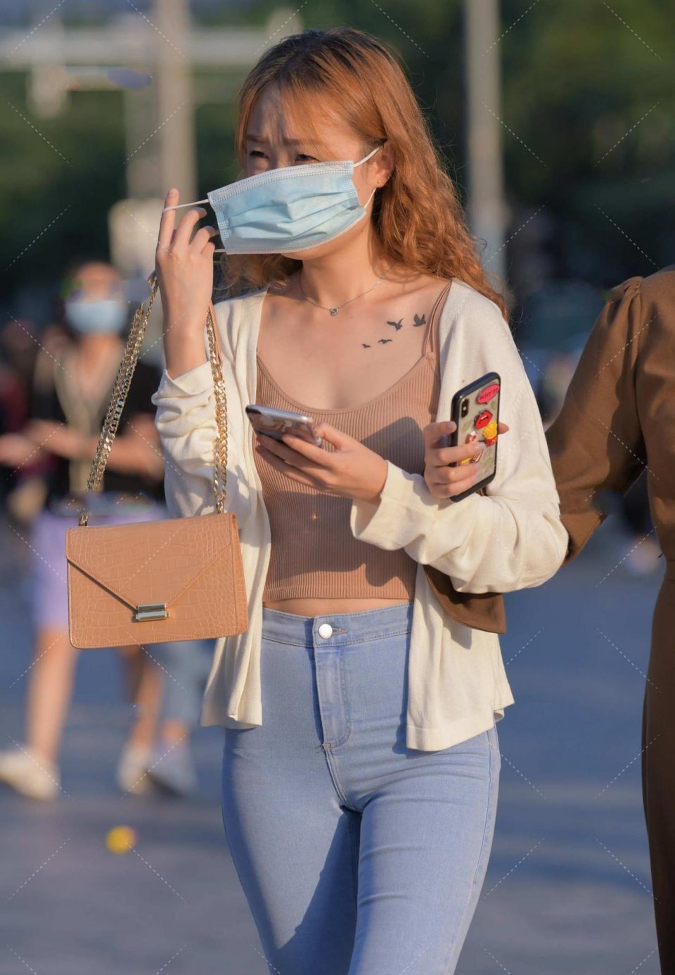 外衣|美女街拍:贵妇真会“过日子”,要是我老婆,这辈子我一定会好好对待她