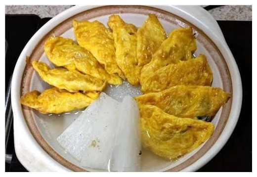 鸡蛋加上肉末，锅里一卷，出锅后喷香，胃口大开，比鸡蛋羹好吃