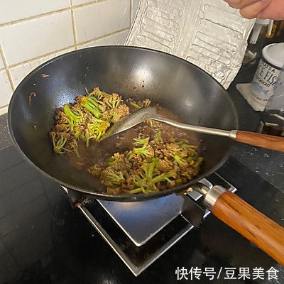 菜花炒肉沫这么好吃，大饭店的经常这么做，