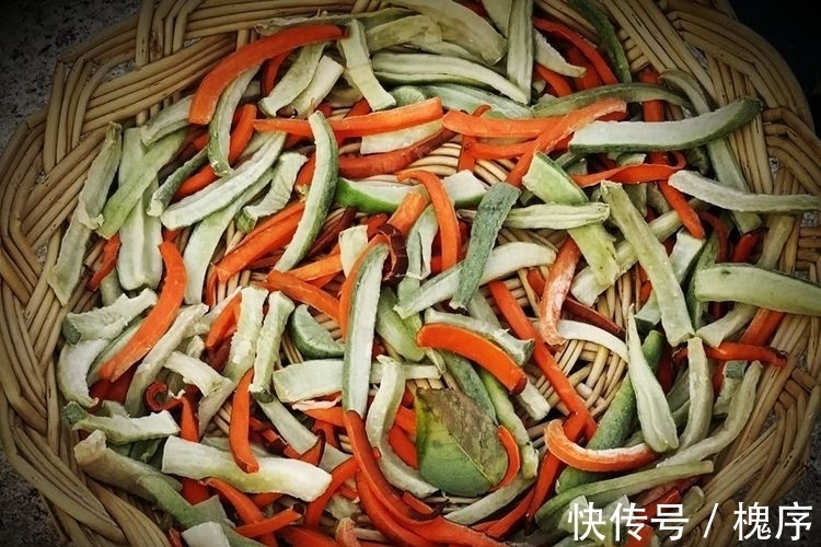 五言律诗&吟诗明月下,旅游暖阳中(诗词七首)