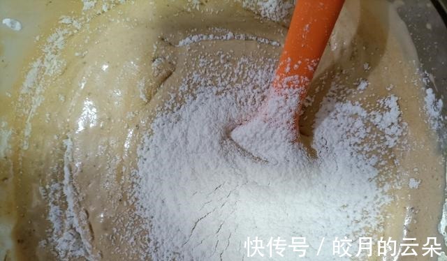 寒露已至,天冷了,来一块温暖的枣糕吧,在家做美味无添加的枣糕!