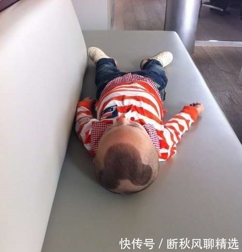 搞笑|搞笑宝宝系列:都不要打扰我,让我先眯一会,这样子太逗了