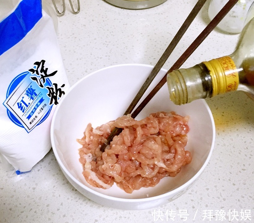 炒肉丝|无论炒啥肉，不要直接下锅炒！大厨教你1招，嫩滑香软，还不粘锅