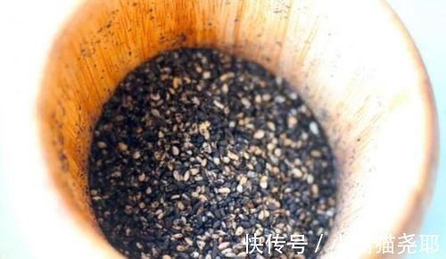 味道|天气转凉，吃核桃花生不如吃它，每天吃一小勺，营养高味道好