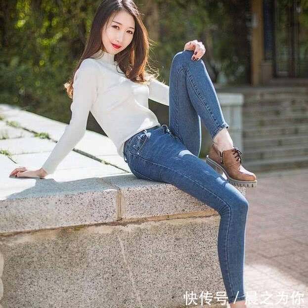 穿搭 穿搭紧身牛仔裤让女人尽显曼妙身姿，打造出高贵典雅的女性魅力！