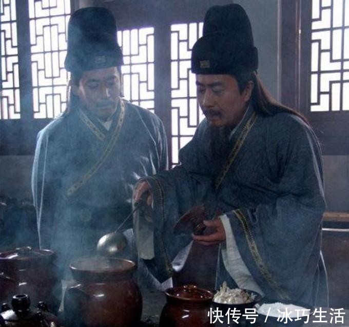 行医!少年中秀才,三次科考却落榜,转行后写本书风靡世界