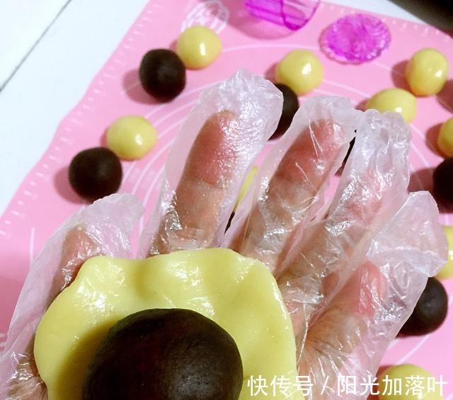 红豆沙|月饼不用买，自己在家也能做，自制更放心！