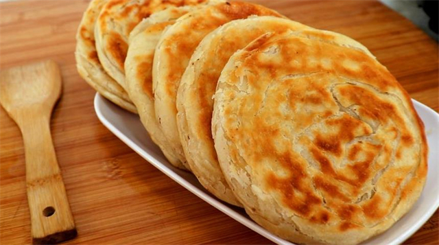 想吃油酥饼不用买,教你在家做,做出来金黄酥脆,满屋子都是香味