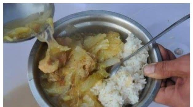 凉拌菜|医生提醒:这8类菜不能隔夜,吃不完最好直接丢掉,不要盲目节约