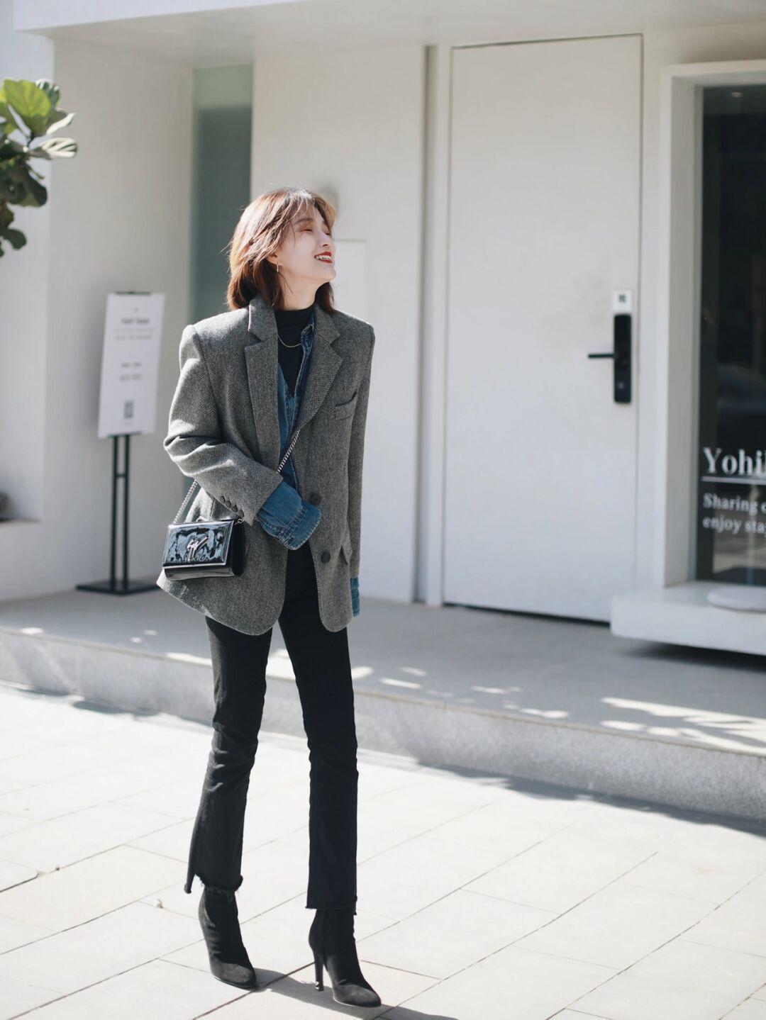 毛衣|圣诞节穿什么?我都为你搭配好了,红色毛衣+格子半身裙,浓浓的氛围感!