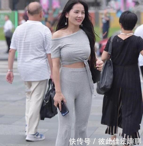 “阔腿裤”并未过时,换一种穿搭风格,成为“小粗腿”的克星!