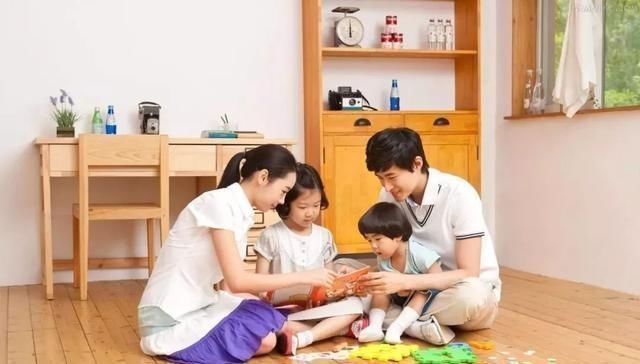 张妈|23岁姐姐打不过3岁弟弟,姐姐向妈妈哭诉,弟弟却一脸不屑