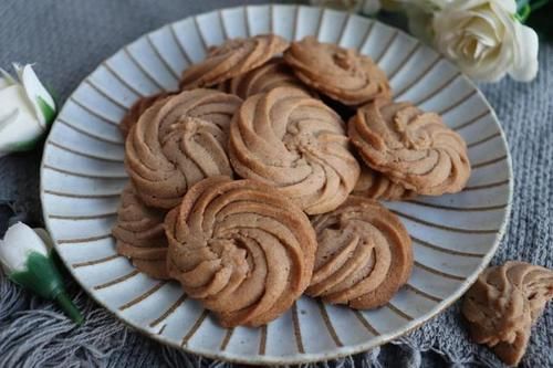 又香又脆，奶香四溢，过年做给亲戚朋友尝尝，太有面子了