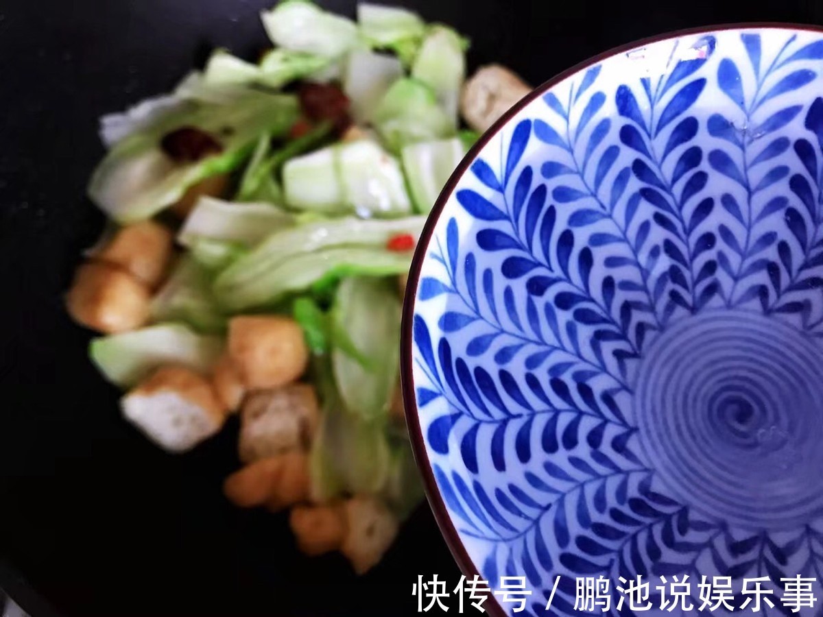 腊肠炒儿菜|家常炒儿菜的做法,加入小米椒,香辣下饭,太解馋了