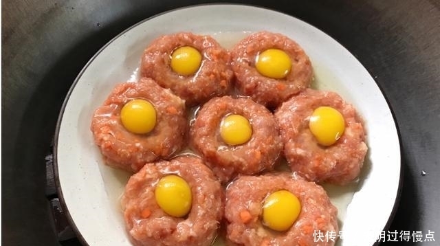 这菜操作简单，蒸一蒸就出锅，我家隔三差五吃一顿