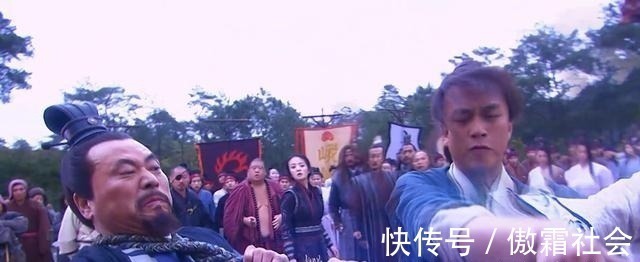 九阴真经&同样练九阴白骨爪，为何黄衫女能秒杀周芷若？周伯通说出了原因