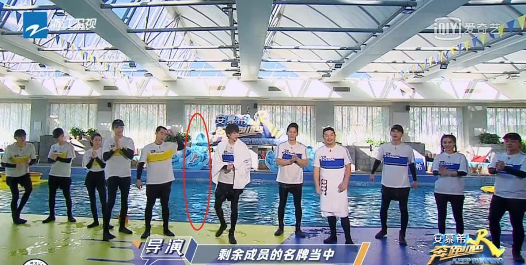 何洛洛|蒋依依生理期坚持录制跑男却遇水上游戏,一旁郑恺的反应才是亮点