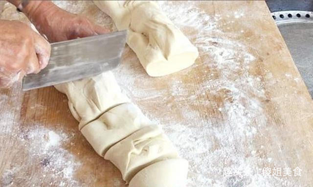 馒头|蒸馒头,直接加酵母是大错特错,教你正确做法,馒头香软好吃