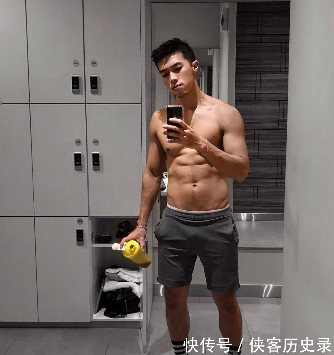 肌肉|爱健身的小鲜肉练就一身精壮的肌肉，立体的人鱼线宛如刀刻！